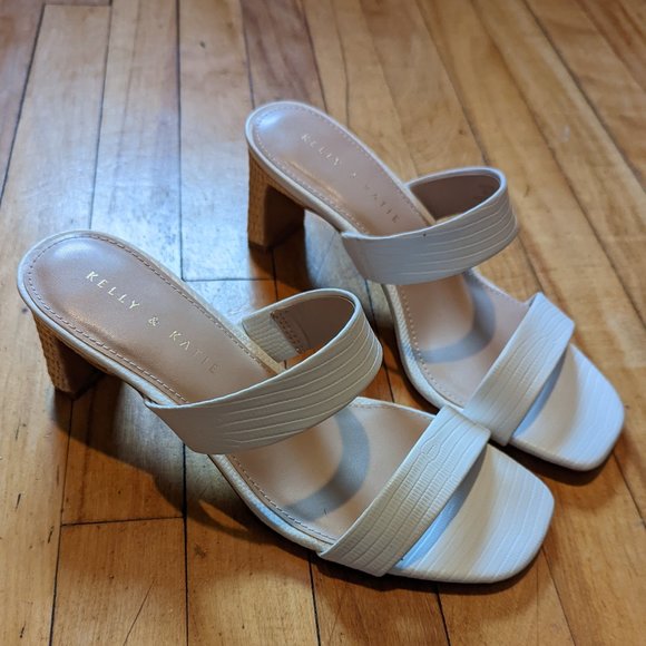Kelly & Katie Carbren Sandal - White - Picture 5 of 10